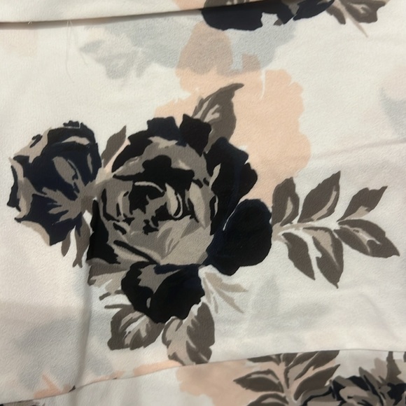 Candie’s Floral Blouse - Picture 7 of 7